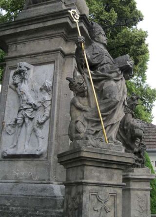 Sochy před Kostnicí v Sedlci